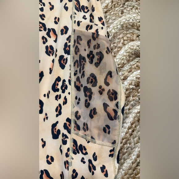 Fabletics,On-The-Go PowerHold® High-Waisted Desert Leopard Legging,Size S - Picture 2 of 11